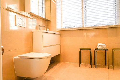One-Bedroom Apartment image 3
