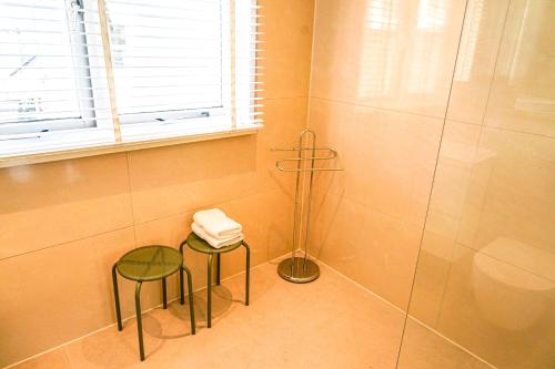 One-Bedroom Apartment image 5