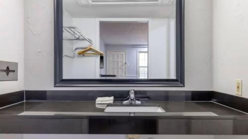 Studio 6 Suites - Dallas, TX - 다운타운 - 화장실