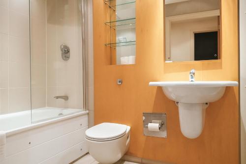 Still Life Tower Hill Executive - image 7