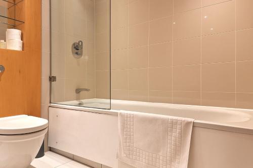 Still Life Tower Hill Executive - image 9