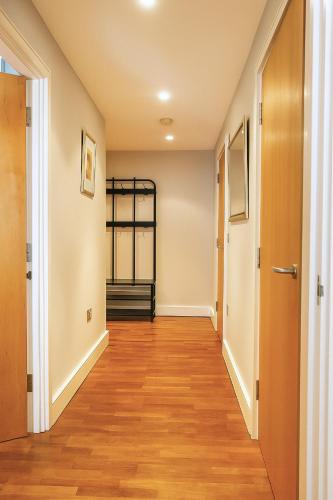 Still Life Tower Hill Executive - image 5