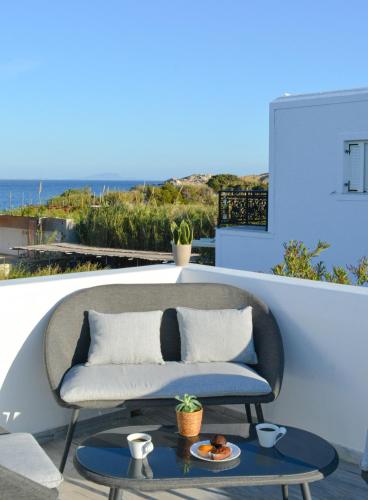 Eleana Studios in อัมเปลัส