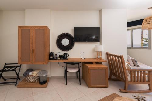 Nostos Beach Boutique Hotel - image 2