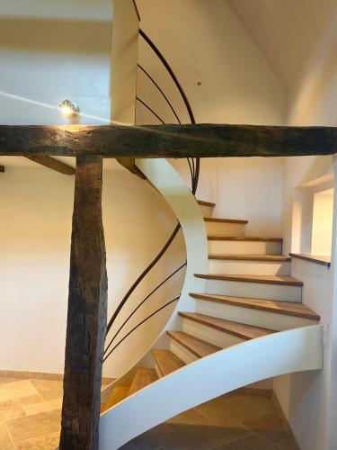 NOUBAR in 聖馬丹拉布瓦