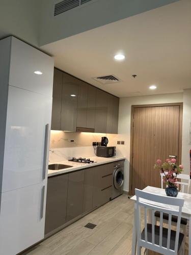 Azizi riviera luxury studio apartment monthly rent in Al Quoz