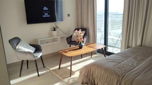 Azizi riviera luxury studio apartment monthly rent in Al Quoz