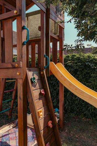 Playground, Bruderhaus 18 in Nagyvázsony