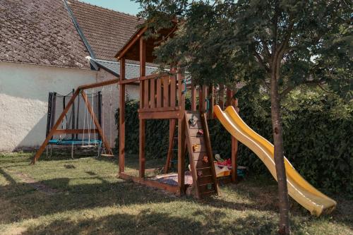 Playground, Bruderhaus 18 in Nagyvázsony