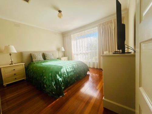 Home in Doncaster with Gardens, Near Shops & Transport in Doncaster