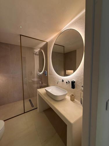 Душ, Swadeshi Green Park Hotel in Порто Черво