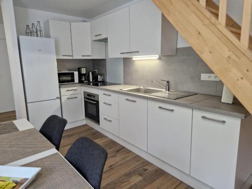 virtuve, Appartement rénové Au Rain Grébatte avec terrasse (Appartement renove Au Rain Grebatte avec terrasse) in La Croix-aux-Mines