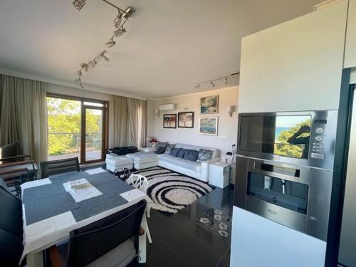 First Line Lozenez Beach Anron in لوزينيتس