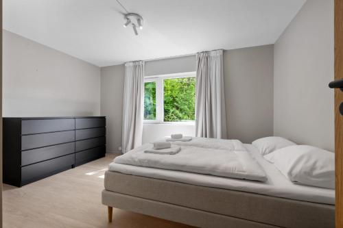 Mountain View & Balcony - Newly Renovated Apartment, Bergen (zdjęcie 2)