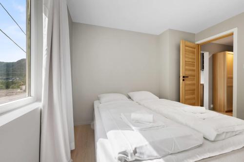 Mountain View & Balcony - Newly Renovated Apartment, Bergen (zdjęcie 9)