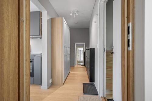 Mountain View & Balcony - Newly Renovated Apartment in Laksevåg