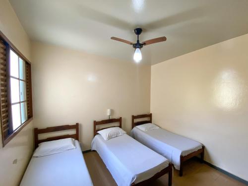 3 twin beds