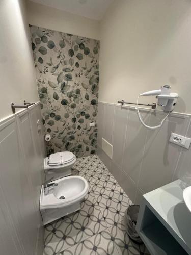 Double Room image 3