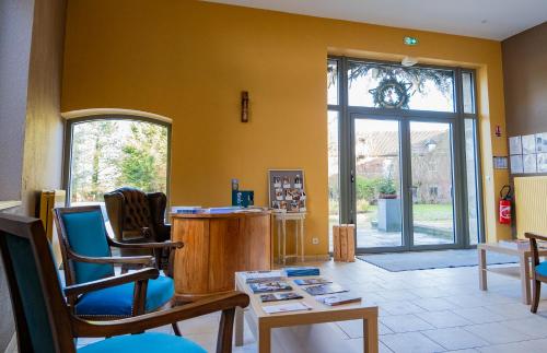 LOGIS-Hotel-Restaurant La Gentilhommiere in Artres