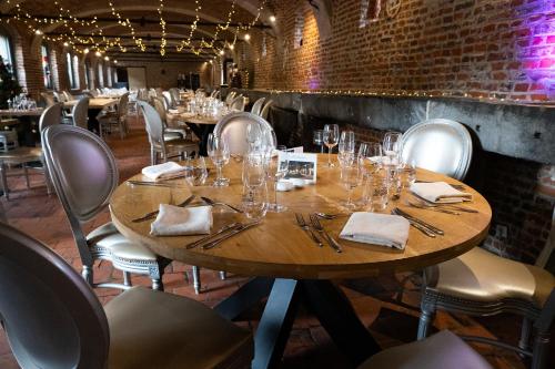 Étterem, LOGIS-Hotel-Restaurant La Gentilhommiere in Artres