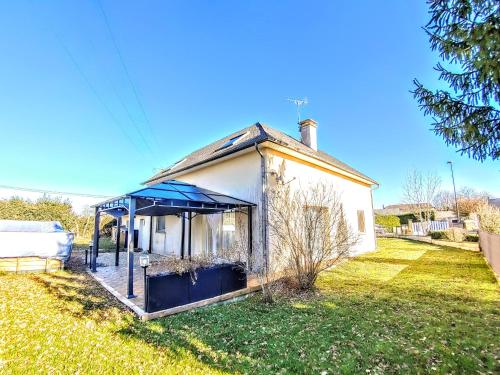 Villa Privée, Piscine chauffée, à 2km du Lac (Villa Privee, Piscine chauffee, a 2km du Lac) in ปงต์-เดอ-ซาลาร์