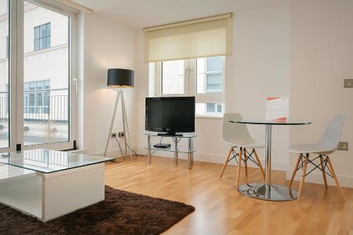 Still Life Tower Hill Executive - image 4