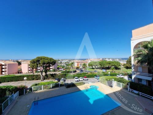 Apartment with Pool View  image 2