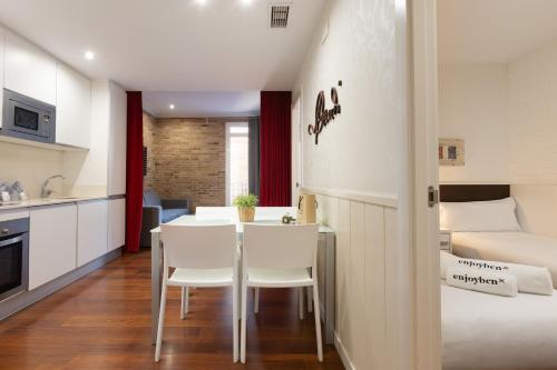 Enjoybcn Gaudi Apartments - image 2