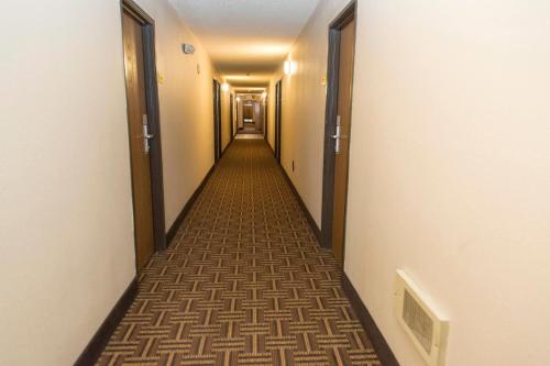 Super 8 by Wyndham Concordia - image 5