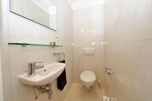 Apartment image 9