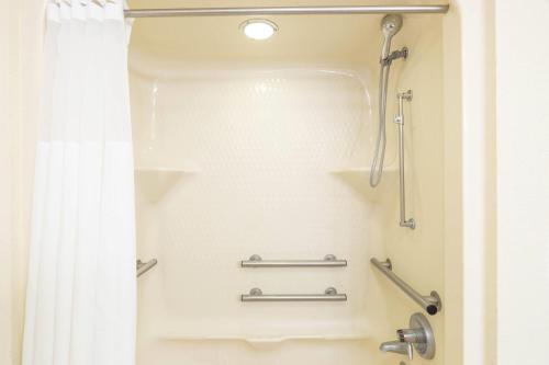 Baymont Inn & Suites by Wyndham Mukwonago - image 3