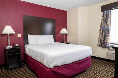 Baymont Inn & Suites by Wyndham Mukwonago - image 10