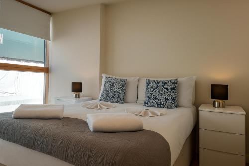 Still Life Old Street Executive - image 2