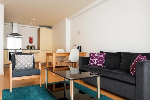 Still Life Old Street Executive - image 4