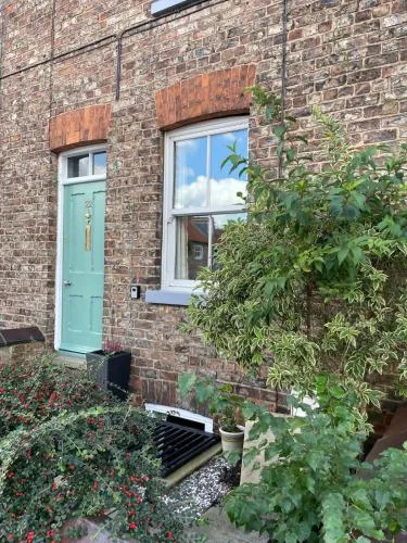 A lovely 2 bedded terrace house photo 2