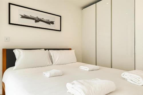 Farringdon Deluxe Apartments - image 9