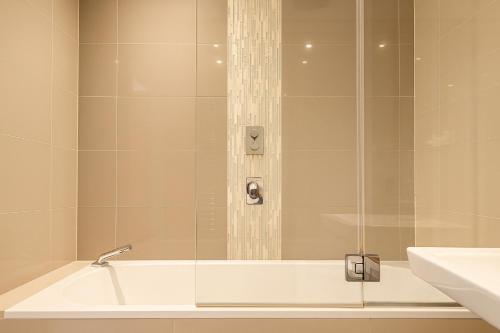 Farringdon Deluxe Apartments - image 7