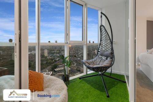 2BR 2Bath Central London Luxury 31st Floor Skyview Flat, London (photo 2)