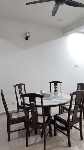 A Deluxe Room in Kundang Estates, Rawang in Bandar Tasik Puteri