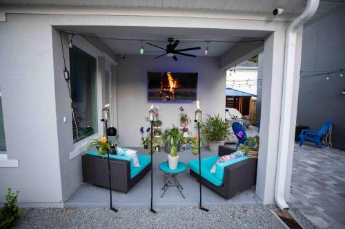 Downtown Orlando’s Modern Zen Home with Hot Tub - image 2