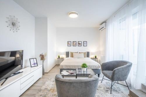Penthouse - NEW - Modern & Quiet - image 11