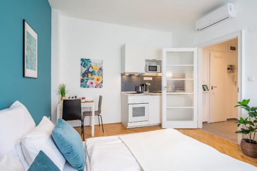 Very Central - Trendiest Neighborhood - Comfy - image 11