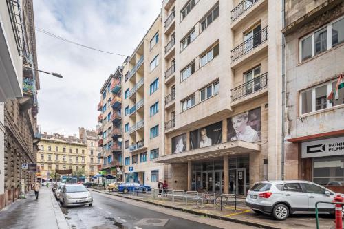 Very Central - Trendiest Neighborhood - Comfy - image 8