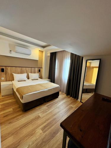 room detail thumbnail 0