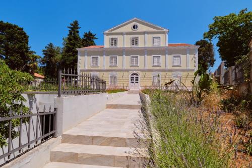 . Captain' s Villa Boutique Hotel