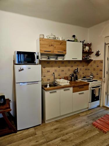 Green Haven Retreat - Nature's peace just for you in Kamenjar