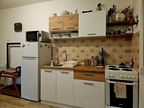 Green Haven Retreat - Nature's peace just for you in Kamenjar