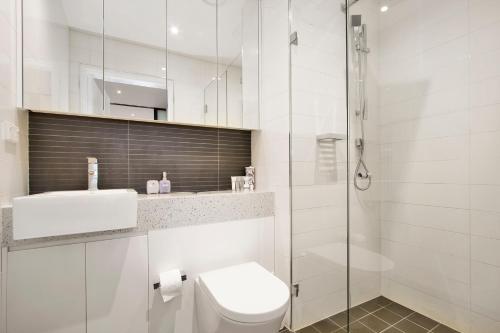 Little New York on Riley - Executive 1BR Darlinghurst Apartment with New York Laneway Feel - image 12