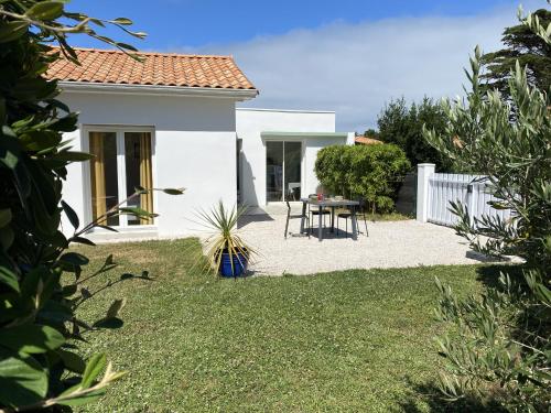 Nid douillet pour 3 à 100m de la mer gîte à louer La Richemondière