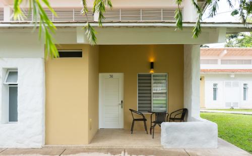 Exterior view, Hotel Las Palmeras in Villeta